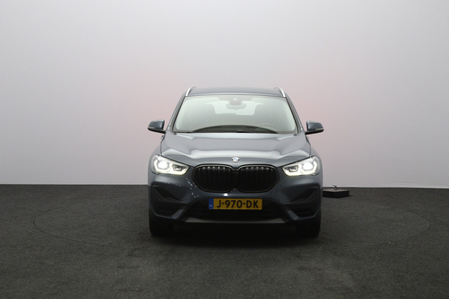 BMW X1 sDrive18i High 140 PK Executive Edition, Trekhaak, Head-Up Display, Stoelverwarming, Sportstoelen