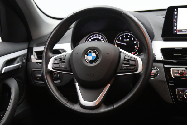 BMW X1 sDrive18i High 140 PK Executive Edition, Trekhaak, Head-Up Display, Stoelverwarming, Sportstoelen
