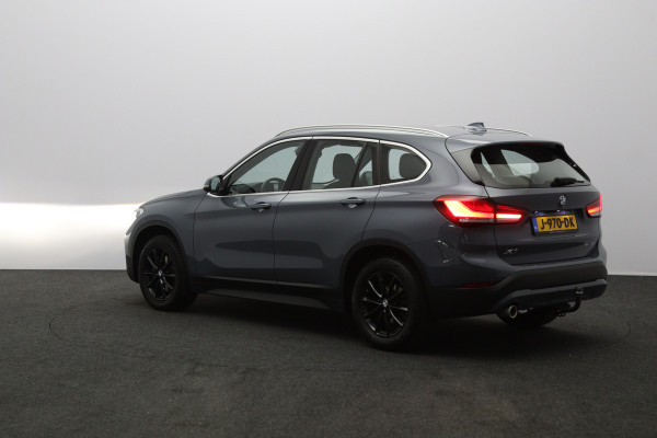 BMW X1 sDrive18i High 140 PK Executive Edition, Trekhaak, Head-Up Display, Stoelverwarming, Sportstoelen