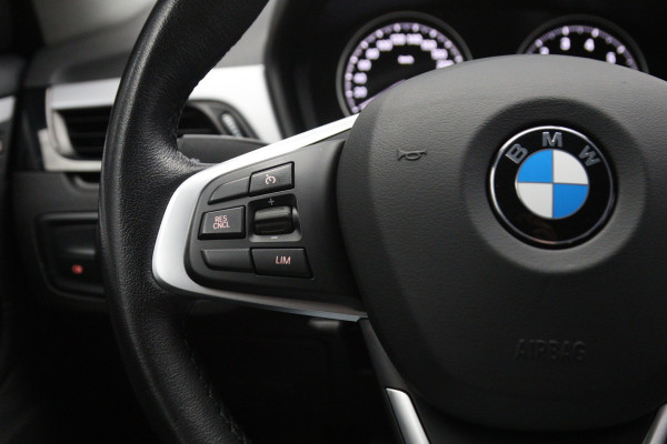 BMW X1 sDrive18i High 140 PK Executive Edition, Trekhaak, Head-Up Display, Stoelverwarming, Sportstoelen