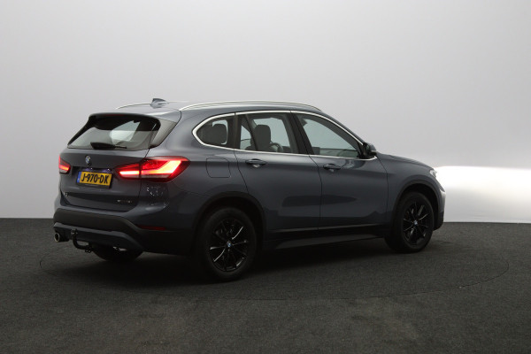 BMW X1 sDrive18i High 140 PK Executive Edition, Trekhaak, Head-Up Display, Stoelverwarming, Sportstoelen