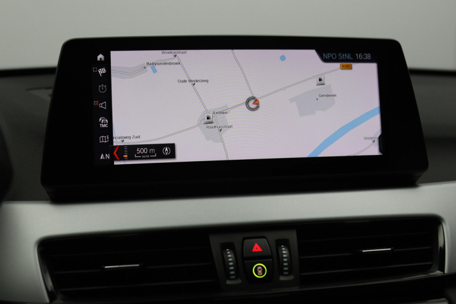 BMW X1 sDrive18i High 140 PK Executive Edition, Trekhaak, Head-Up Display, Stoelverwarming, Sportstoelen