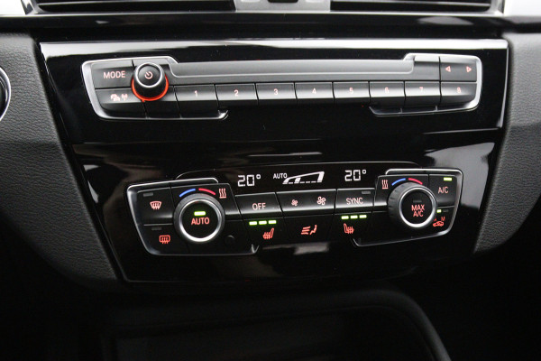 BMW X1 sDrive18i High 140 PK Executive Edition, Trekhaak, Head-Up Display, Stoelverwarming, Sportstoelen