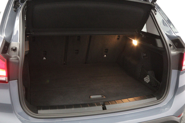 BMW X1 sDrive18i High 140 PK Executive Edition, Trekhaak, Head-Up Display, Stoelverwarming, Sportstoelen
