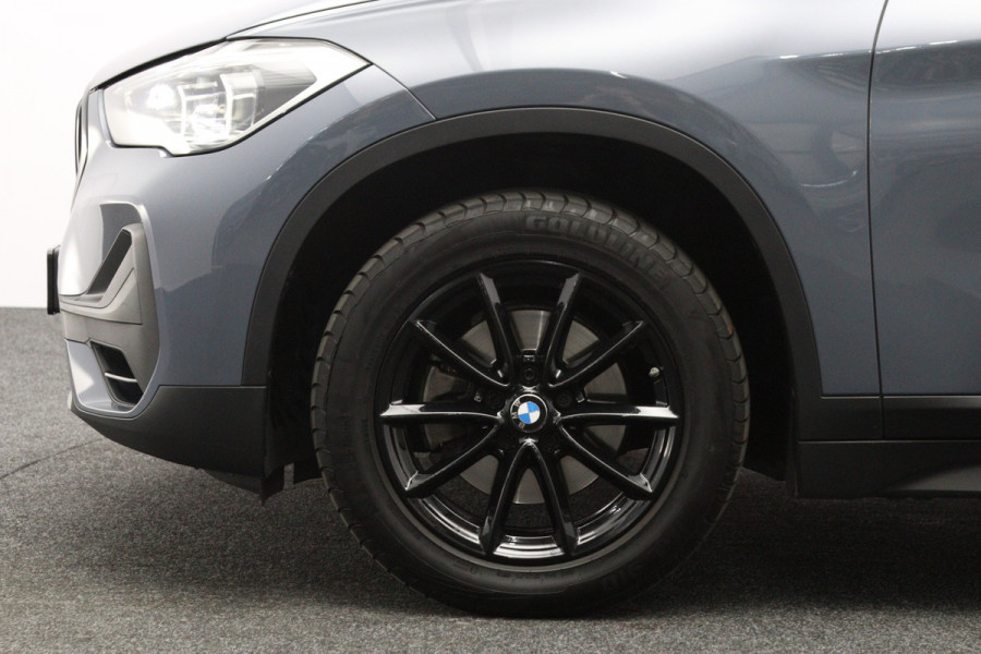 BMW X1 sDrive18i High 140 PK Executive Edition, Trekhaak, Head-Up Display, Stoelverwarming, Sportstoelen