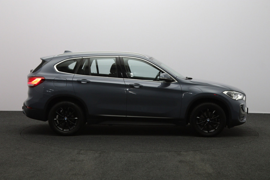 BMW X1 sDrive18i High 140 PK Executive Edition, Trekhaak, Head-Up Display, Stoelverwarming, Sportstoelen
