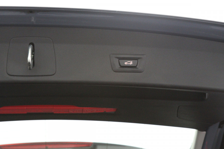 BMW X1 sDrive18i High 140 PK Executive Edition, Trekhaak, Head-Up Display, Stoelverwarming, Sportstoelen