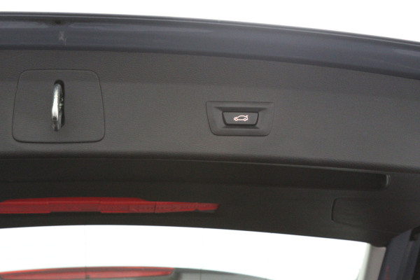 BMW X1 sDrive18i High 140 PK Executive Edition, Trekhaak, Head-Up Display, Stoelverwarming, Sportstoelen