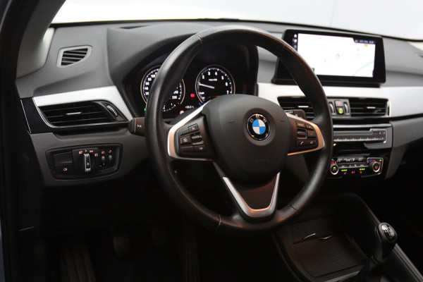 BMW X1 sDrive18i High 140 PK Executive Edition, Trekhaak, Head-Up Display, Stoelverwarming, Sportstoelen