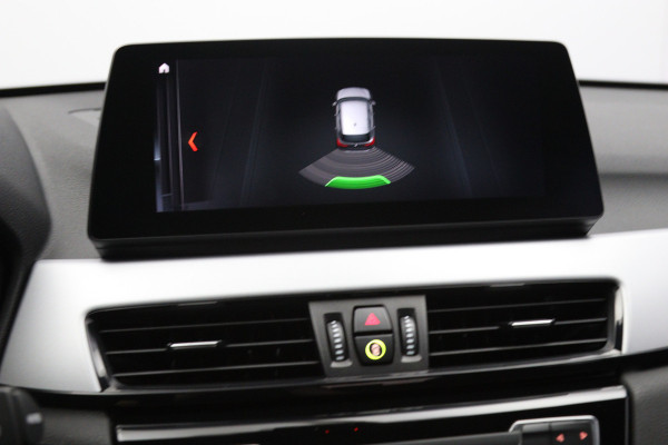 BMW X1 sDrive18i High 140 PK Executive Edition, Trekhaak, Head-Up Display, Stoelverwarming, Sportstoelen
