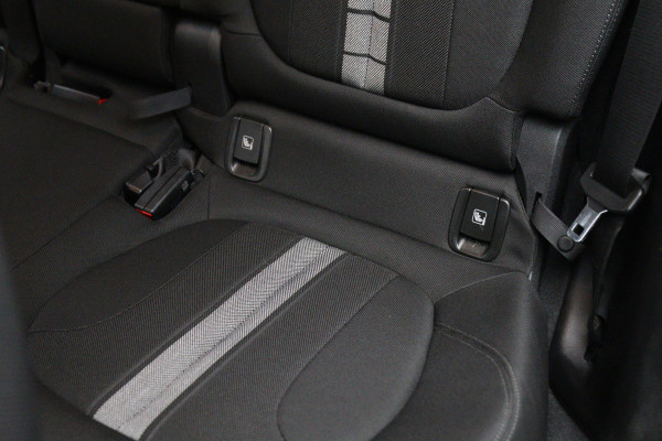 BMW X1 sDrive18i High 140 PK Executive Edition, Trekhaak, Head-Up Display, Stoelverwarming, Sportstoelen