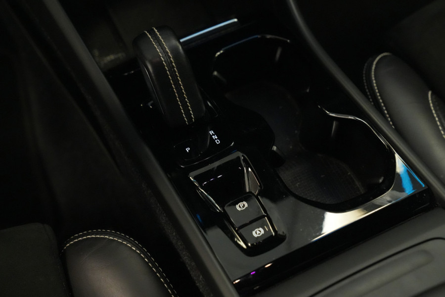 Volvo XC40 2.0 D3 R-Design Cruise/Climate 20''LM Harman&Kardon 24 Maanden garantie* (Vraag naar de voorwaarden)