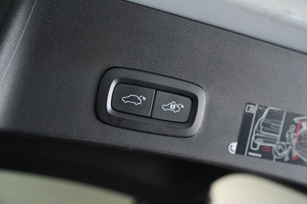 Volvo XC40 2.0 D3 R-Design Cruise/Climate 20''LM Harman&Kardon 24 Maanden garantie* (Vraag naar de voorwaarden)