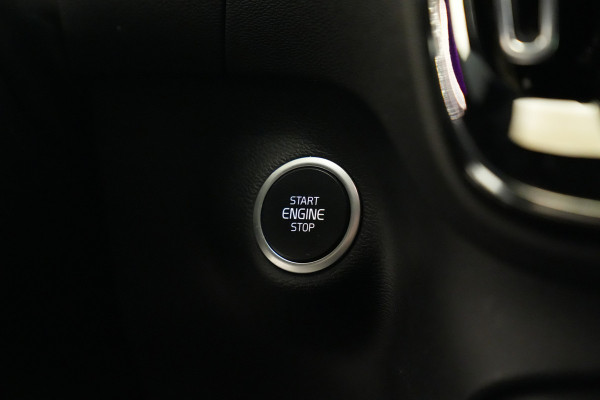 Volvo XC40 2.0 D3 R-Design Cruise/Climate 20''LM Harman&Kardon 24 Maanden garantie* (Vraag naar de voorwaarden)