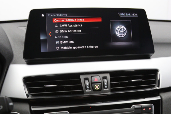 BMW X1 sDrive18i High 140 PK Executive Edition, Trekhaak, Head-Up Display, Stoelverwarming, Sportstoelen