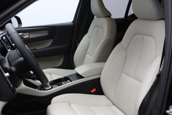 Volvo XC40 2.0 B3 164 PK Plus Dark, Harman/Kardon, Leder, Trekhaak, Memory, Camera