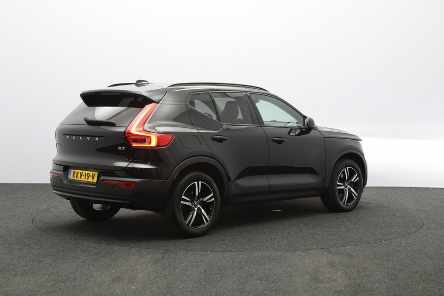 Volvo XC40 2.0 B3 164 PK Plus Dark, Harman/Kardon, Leder, Trekhaak, Memory, Camera