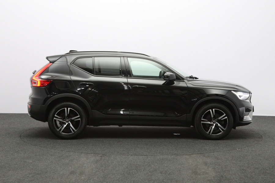Volvo XC40 2.0 B3 164 PK Plus Dark, Harman/Kardon, Leder, Trekhaak, Memory, Camera