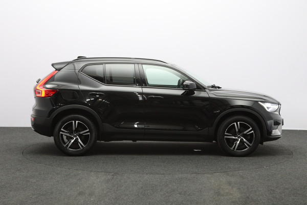 Volvo XC40 2.0 B3 164 PK Plus Dark, Harman/Kardon, Leder, Trekhaak, Memory, Camera