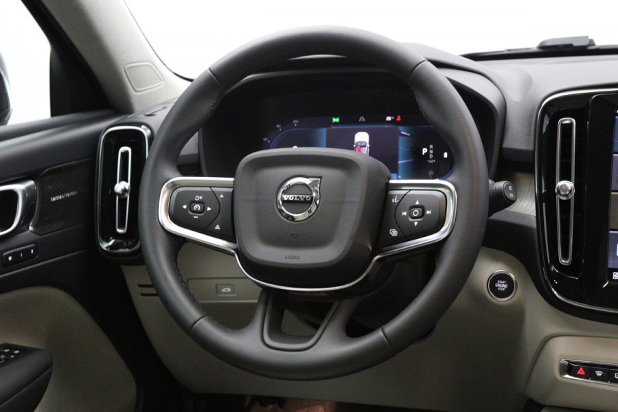 Volvo XC40 2.0 B3 164 PK Plus Dark, Harman/Kardon, Leder, Trekhaak, Memory, Camera