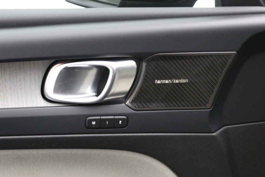 Volvo XC40 2.0 B3 164 PK Plus Dark, Harman/Kardon, Leder, Trekhaak, Memory, Camera