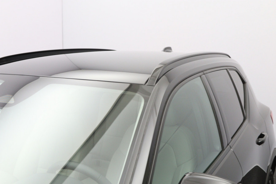 Volvo XC40 2.0 B3 164 PK Plus Dark, Harman/Kardon, Leder, Trekhaak, Memory, Camera