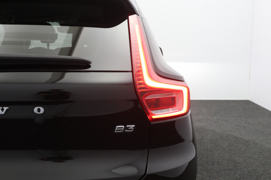 Volvo XC40 2.0 B3 164 PK Plus Dark, Harman/Kardon, Leder, Trekhaak, Memory, Camera