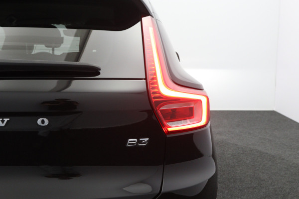 Volvo XC40 2.0 B3 164 PK Plus Dark, Harman/Kardon, Leder, Trekhaak, Memory, Camera