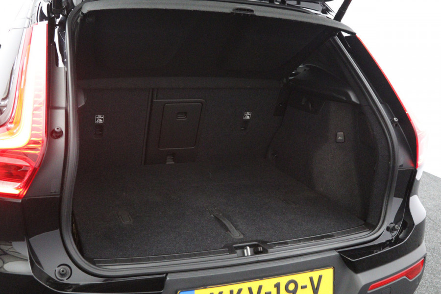 Volvo XC40 2.0 B3 164 PK Plus Dark, Harman/Kardon, Leder, Trekhaak, Memory, Camera