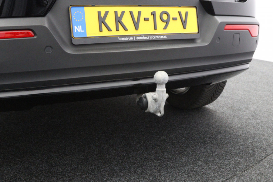 Volvo XC40 2.0 B3 164 PK Plus Dark, Harman/Kardon, Leder, Trekhaak, Memory, Camera