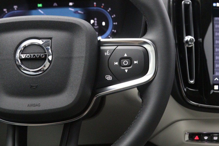 Volvo XC40 2.0 B3 164 PK Plus Dark, Harman/Kardon, Leder, Trekhaak, Memory, Camera