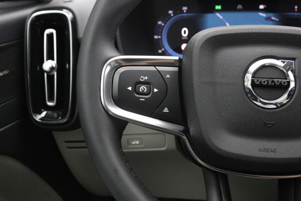 Volvo XC40 2.0 B3 164 PK Plus Dark, Harman/Kardon, Leder, Trekhaak, Memory, Camera