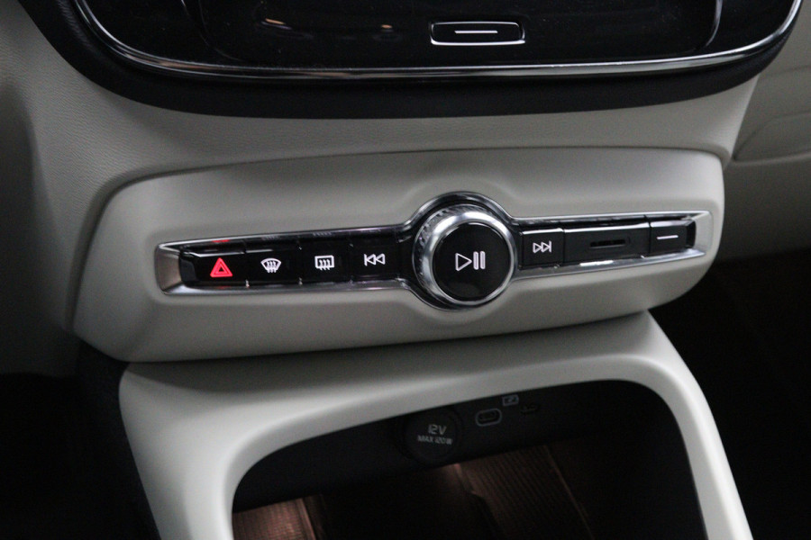 Volvo XC40 2.0 B3 164 PK Plus Dark, Harman/Kardon, Leder, Trekhaak, Memory, Camera