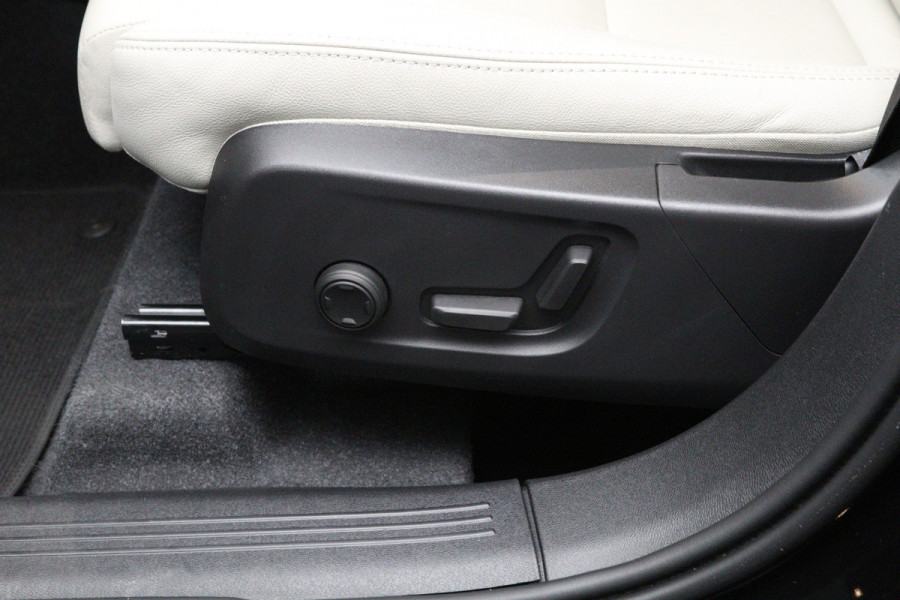 Volvo XC40 2.0 B3 164 PK Plus Dark, Harman/Kardon, Leder, Trekhaak, Memory, Camera