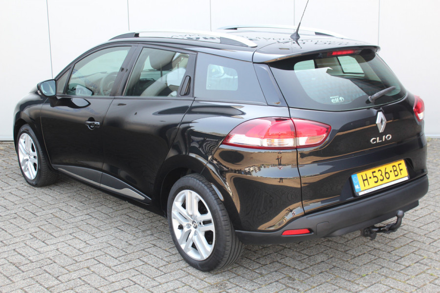 Renault Clio Estate 0.9-90pk TCe Zen. Nette en praktische Renault Clio Estate voor nog jaren comfortabel rijplezier. Airco, cruise control, navigatie, telefoonvoorb., trekhaak, elektr. ramen, centr. vergr. etc.