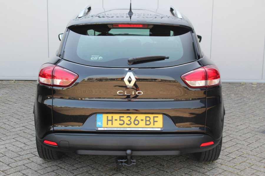 Renault Clio Estate 0.9-90pk TCe Zen. Nette en praktische Renault Clio Estate voor nog jaren comfortabel rijplezier. Airco, cruise control, navigatie, telefoonvoorb., trekhaak, elektr. ramen, centr. vergr. etc.