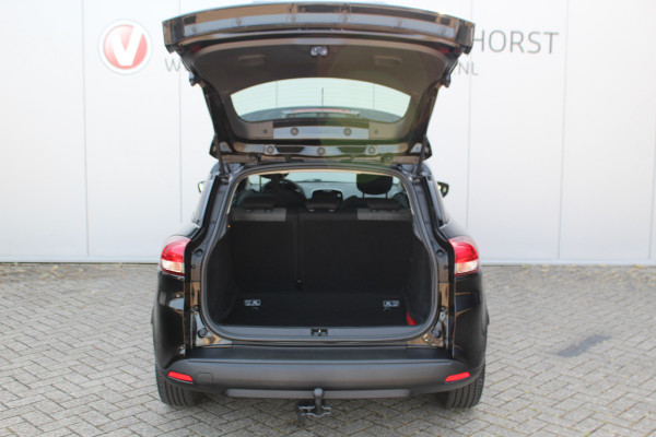 Renault Clio Estate 0.9-90pk TCe Zen. Nette en praktische Renault Clio Estate voor nog jaren comfortabel rijplezier. Airco, cruise control, navigatie, telefoonvoorb., trekhaak, elektr. ramen, centr. vergr. etc.