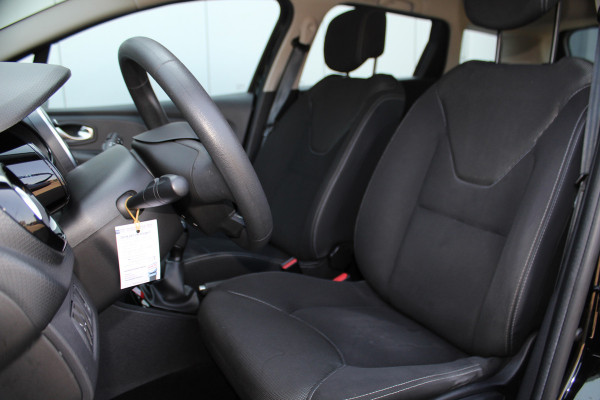 Renault Clio Estate 0.9-90pk TCe Zen. Nette en praktische Renault Clio Estate voor nog jaren comfortabel rijplezier. Airco, cruise control, navigatie, telefoonvoorb., trekhaak, elektr. ramen, centr. vergr. etc.