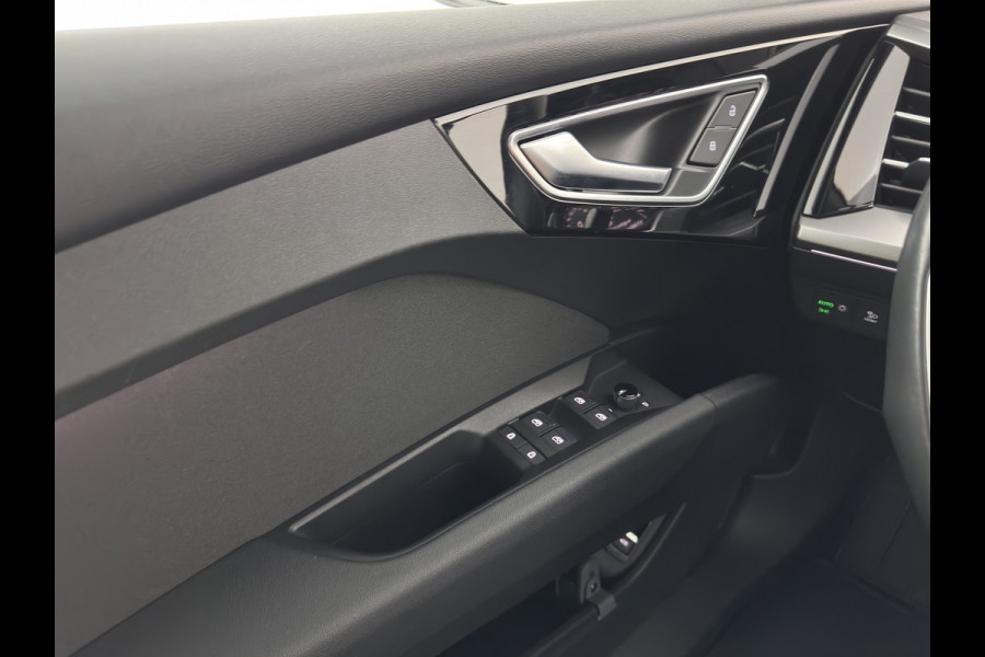 Audi Q4 e-tron 40 Launch Edition Advanced 77 kWh [ 3-Fase-11kW ] {SoH-93%} (INCL-BTW) Aut. *NAVI-FULLMAP | MATRIX-LED | KEYLESS | CAMERA | AUDI-SOUND |  DIGI-COCKPIT | DAB | AMBIENTLIGHT | HEATED-SPORTSEATS | PRIVACY-GLASS | CRUISE | 19''ALU*