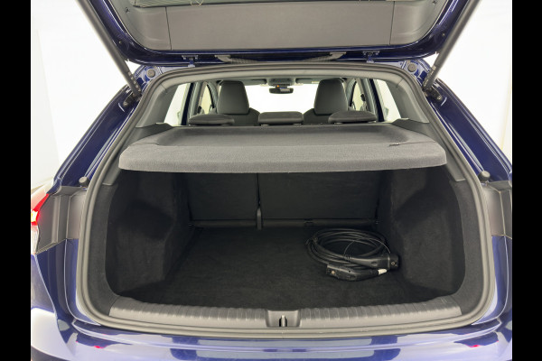 Audi Q4 e-tron 40 Launch Edition Advanced 77 kWh [ 3-Fase-11kW ] {SoH-93%} (INCL-BTW) Aut. *NAVI-FULLMAP | MATRIX-LED | KEYLESS | CAMERA | AUDI-SOUND |  DIGI-COCKPIT | DAB | AMBIENTLIGHT | HEATED-SPORTSEATS | PRIVACY-GLASS | CRUISE | 19''ALU*