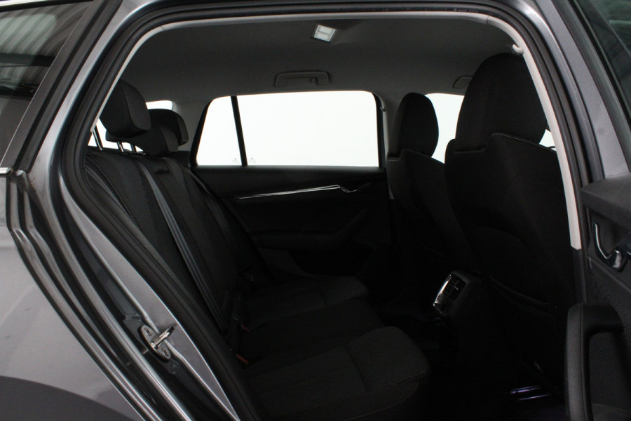 Škoda Octavia Combi 1.0 e-TSI Style > Trekhaak/Automaat/Adapt.cruise/All season banden