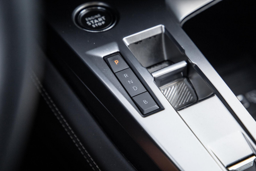 Peugeot 308 1.6 HYbrid 180 Allure Pack Business AIRCO / CRUISE CONTROLE / CARPLAY / PLUG IN HYBRID / STOELVERWARMING