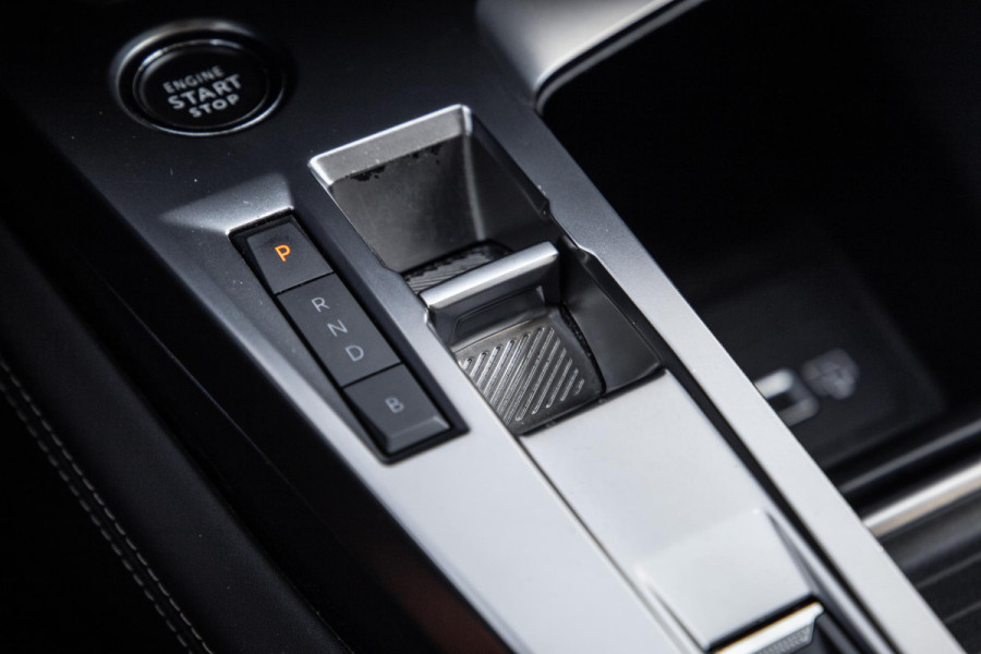Peugeot 308 1.6 HYbrid 180 Allure Pack Business AIRCO / CRUISE CONTROLE / CARPLAY / PLUG IN HYBRID / STOELVERWARMING