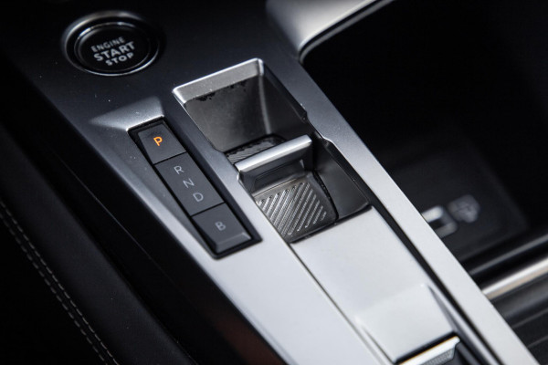 Peugeot 308 1.6 HYbrid 180 Allure Pack Business AIRCO / CRUISE CONTROLE / CARPLAY / PLUG IN HYBRID / STOELVERWARMING