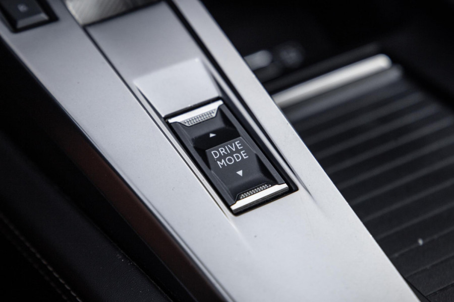 Peugeot 308 1.6 HYbrid 180 Allure Pack Business AIRCO / CRUISE CONTROLE / CARPLAY / PLUG IN HYBRID / STOELVERWARMING