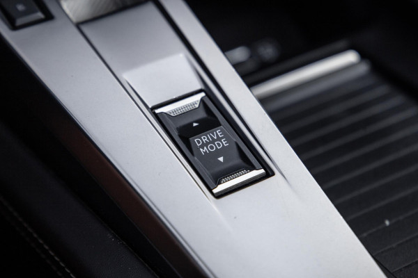 Peugeot 308 1.6 HYbrid 180 Allure Pack Business AIRCO / CRUISE CONTROLE / CARPLAY / PLUG IN HYBRID / STOELVERWARMING