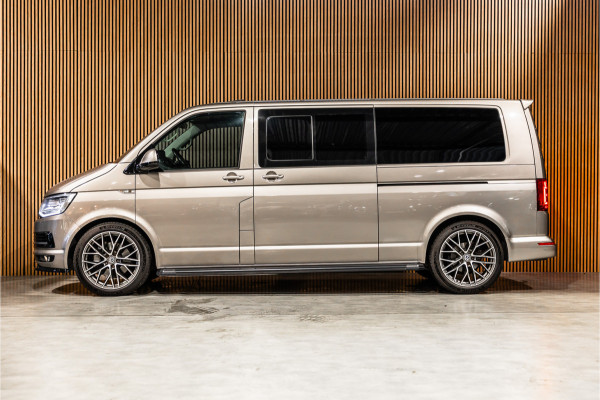 Volkswagen Transporter 2.0 TDI L2H1 DC Highline | Schuifdak | ACC | Bi-Xenon | Camera | Stoelverwarming | Navigatie | Alcantara bekleding | Trekhaak | L+R Schuifdeur | 20'' Sport velgen | Orig. NL Auto | NAP Logisch | Nieuwe APK
