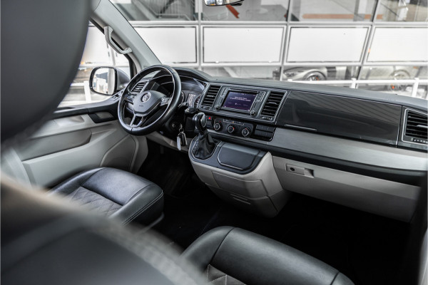 Volkswagen Transporter 2.0 TDI L2H1 DC Highline | Schuifdak | ACC | Bi-Xenon | Camera | Stoelverwarming | Navigatie | Alcantara bekleding | Trekhaak | L+R Schuifdeur | 20'' Sport velgen | Orig. NL Auto | NAP Logisch | Nieuwe APK
