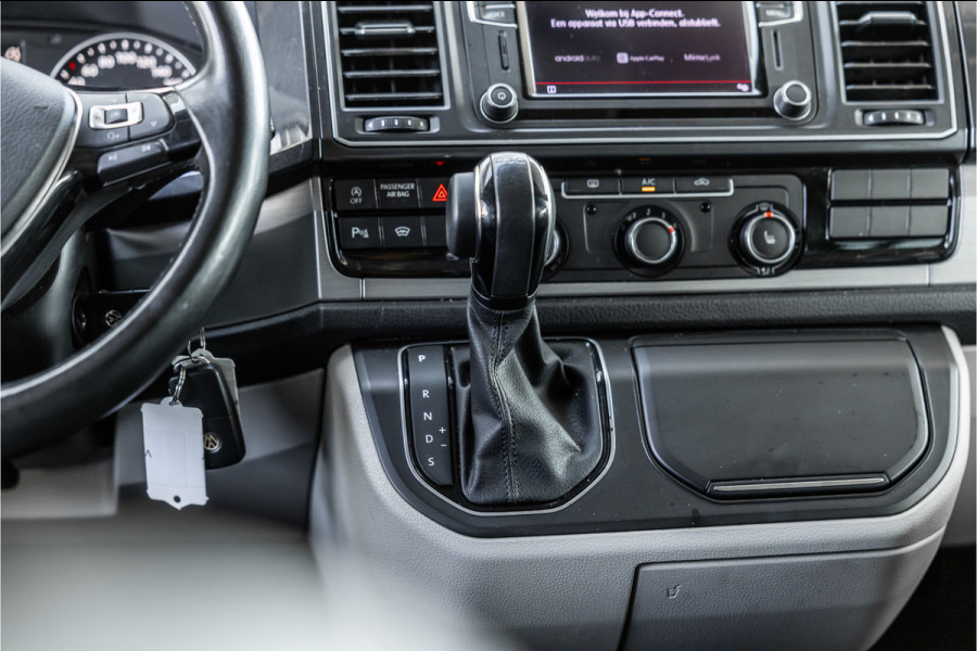 Volkswagen Transporter 2.0 TDI L2H1 DC Highline | Schuifdak | ACC | Bi-Xenon | Camera | Stoelverwarming | Navigatie | Alcantara bekleding | Trekhaak | L+R Schuifdeur | 20'' Sport velgen | Orig. NL Auto | NAP Logisch | Nieuwe APK
