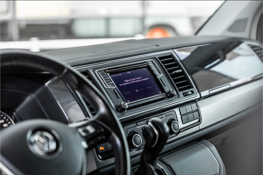Volkswagen Transporter 2.0 TDI L2H1 DC Highline | Schuifdak | ACC | Bi-Xenon | Camera | Stoelverwarming | Navigatie | Alcantara bekleding | Trekhaak | L+R Schuifdeur | 20'' Sport velgen | Orig. NL Auto | NAP Logisch | Nieuwe APK